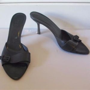 WOMENS BLACK GUCCI LEATHER SANDALS - SIZE 7.5